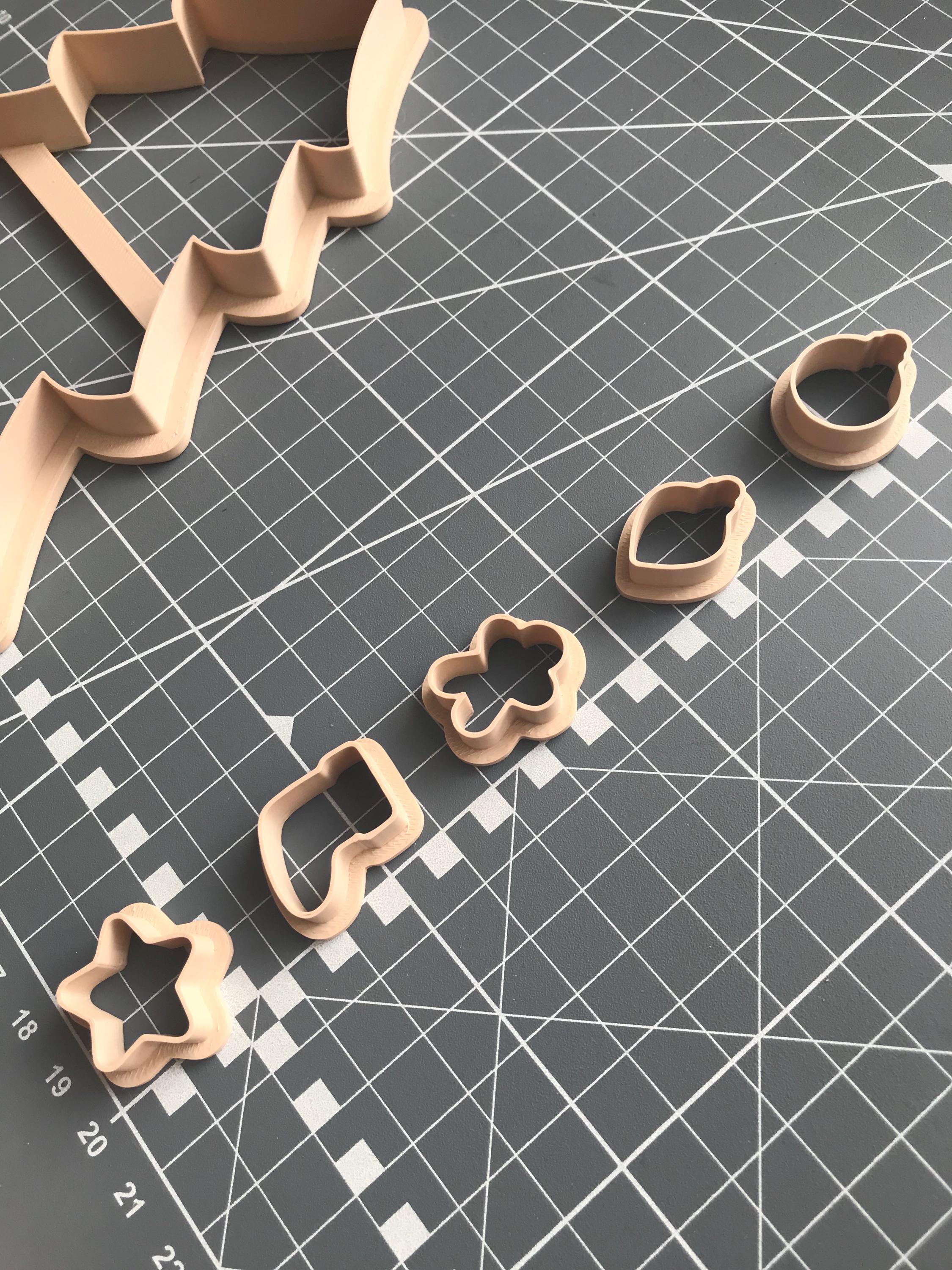 Christmas Tree Cookie Cutter Set with Mini Ornaments: Holiday Baking